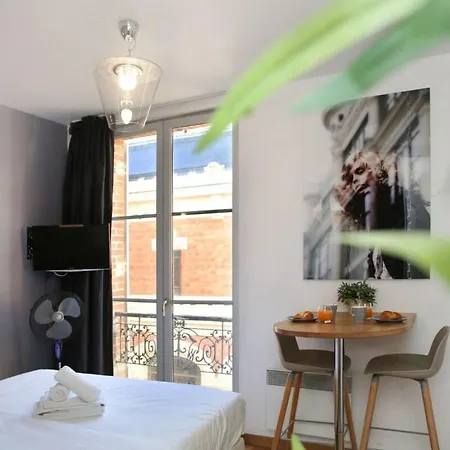 404 - Petit Bijou Dans Immeuble Hotelier 5 - Flat-guest アパート *
